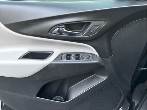 Used 2020 Chevrolet Equinox LS image 30