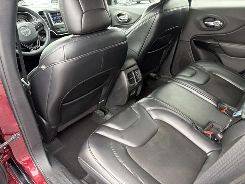 Used 2021 Jeep Cherokee Latitude Plus AWD/4WD image 16