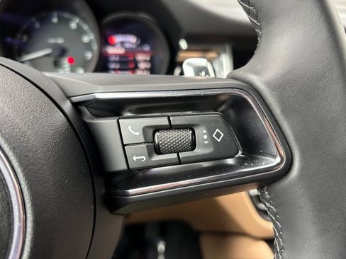 Certified 2025 Porsche Macan image 16