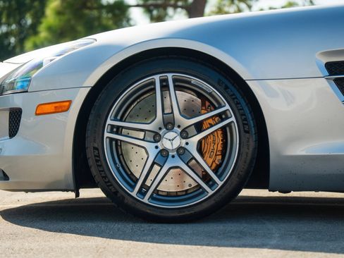 Used 2012 Mercedes-Benz SLS AMG Roadster image 6