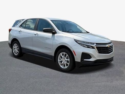 Used 2022 Chevrolet Equinox LS w/ LPO, Floor Liner Package AWD/4WD image 4