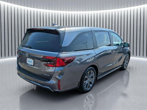 Used 2025 Honda Odyssey Touring image 5