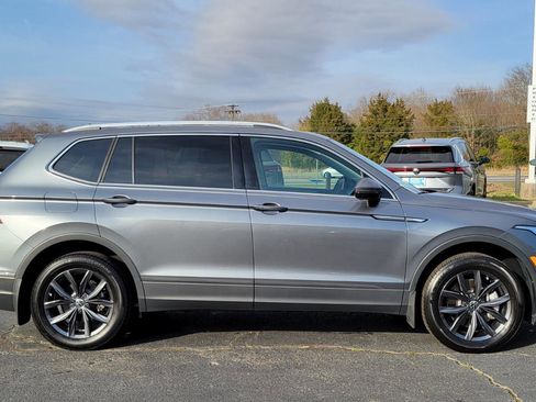 Used 2022 Volkswagen Tiguan SE image 8