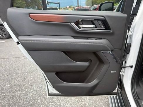 Used 2025 GMC Yukon Denali w/ Sun & Power Step Package AWD/4WD image 16