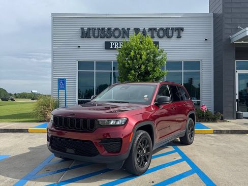 Used 2024 Jeep Grand Cherokee Altitude RWD image 1