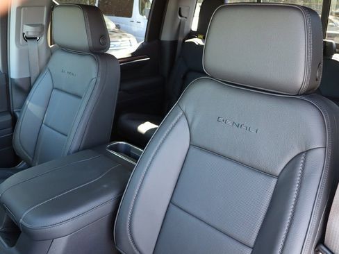 New 2026 GMC Sierra 1500 Denali w/ Denali Reserve Package AWD/4WD image 15