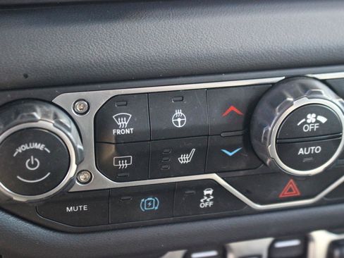 Used 2024 Jeep Wrangler Unlimited Sahara AWD/4WD image 26