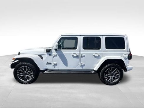 Used 2024 Jeep Wrangler High Altitude AWD/4WD image 3
