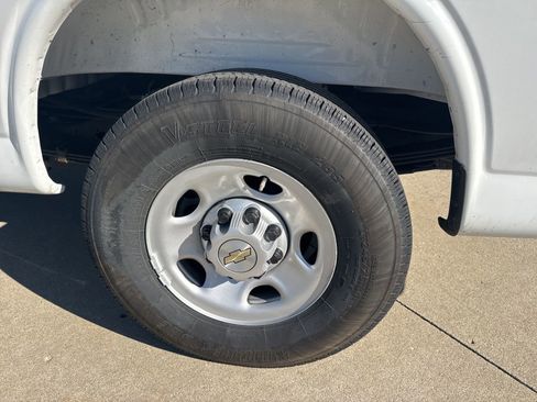 Used 2025 Chevrolet Express 2500 Extended w/ Driver Convenience Package image 8