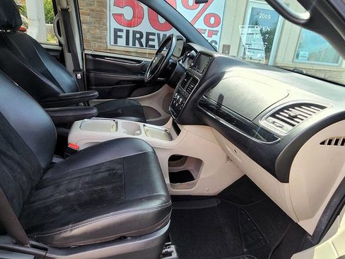 Used 2017 Dodge Grand Caravan SXT image 27