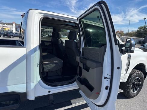 Used 2025 Ford F350 Platinum w/ Platinum Plus Package image 21