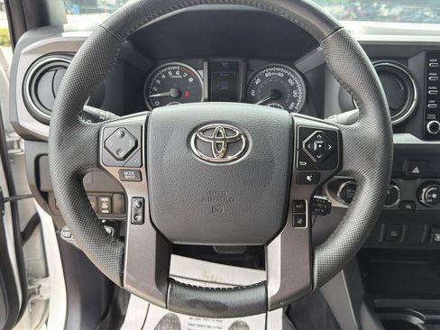 Used 2020 Toyota Tacoma TRD Sport AWD/4WD image 10