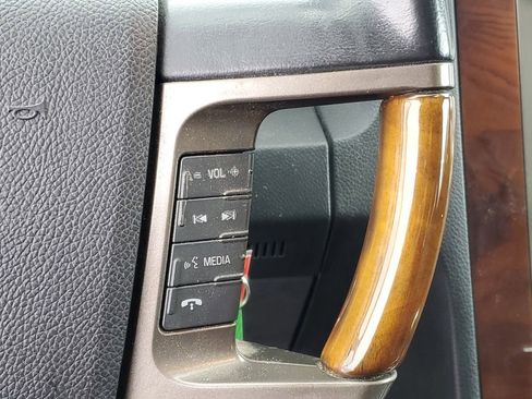 Used 2012 Lincoln Navigator Base image 16