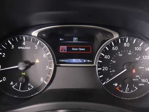 Used 2018 Nissan Pathfinder Platinum image 4