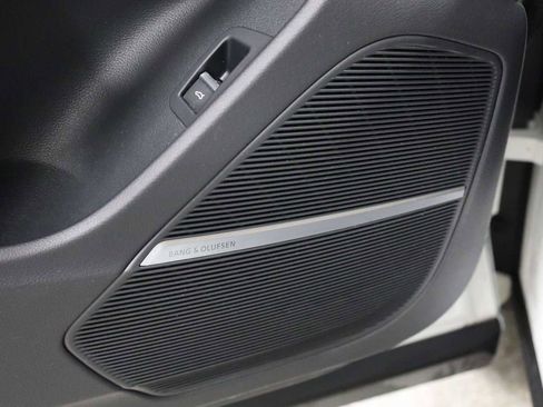 Used 2022 Audi Q8 Prestige w/ Prestige Package image 17