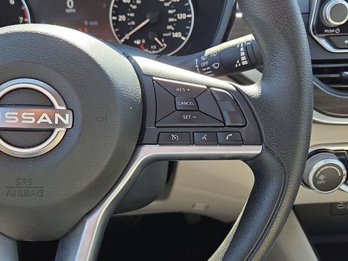 Used 2025 Nissan Altima 2.5 SV FWD image 21