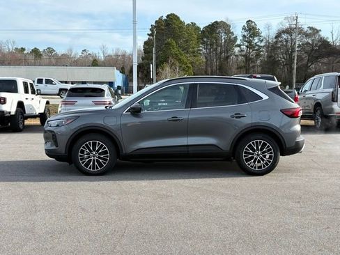 New 2025 Ford Escape SE w/ PHEV Premium Package image 2