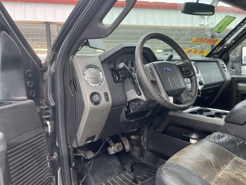 Used 2011 Ford F250 Lariat w/ Lariat Interior Pkg image 19