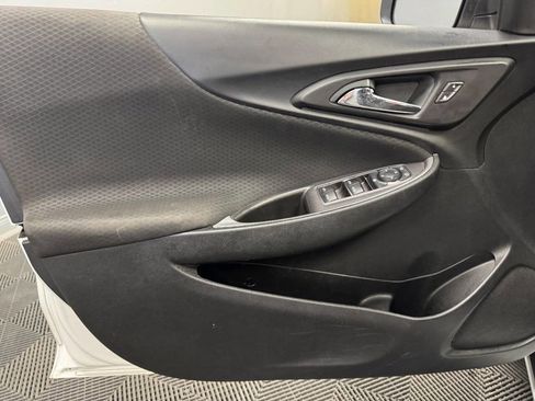 Used 2019 Chevrolet Malibu LS image 40