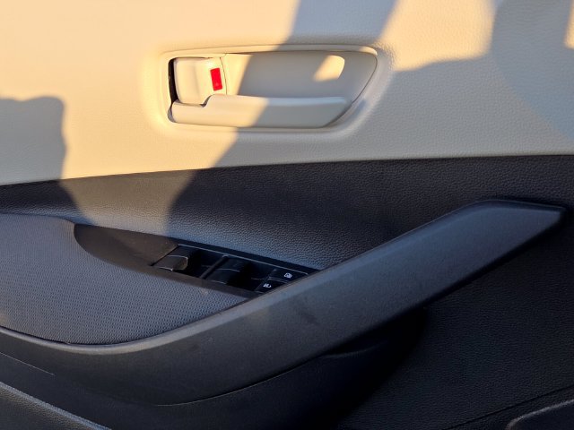 Used 2025 Toyota Corolla LE FWD image 30