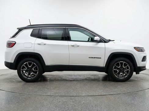 Used 2025 Jeep Compass Trailhawk image 11