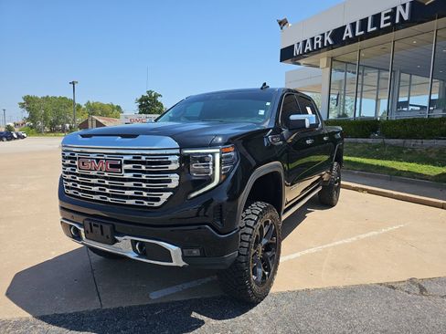 Used 2023 GMC Sierra 1500 Denali w/ Technology Package AWD/4WD image 9