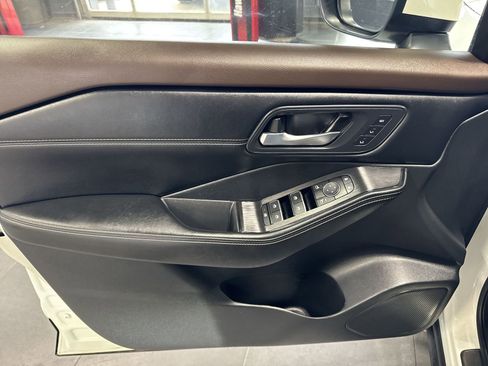 Used 2023 Nissan Rogue SL w/ SL Premium Package image 26