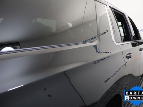 Used 2025 Chevrolet Suburban LT AWD/4WD image 7