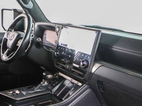 Used 2024 Lexus GX 550 w/ Accessory Package (2T) AWD/4WD image 29