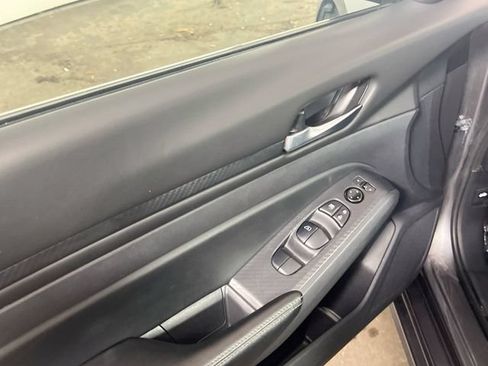 Used 2025 Nissan Altima 2.5 SV FWD image 14
