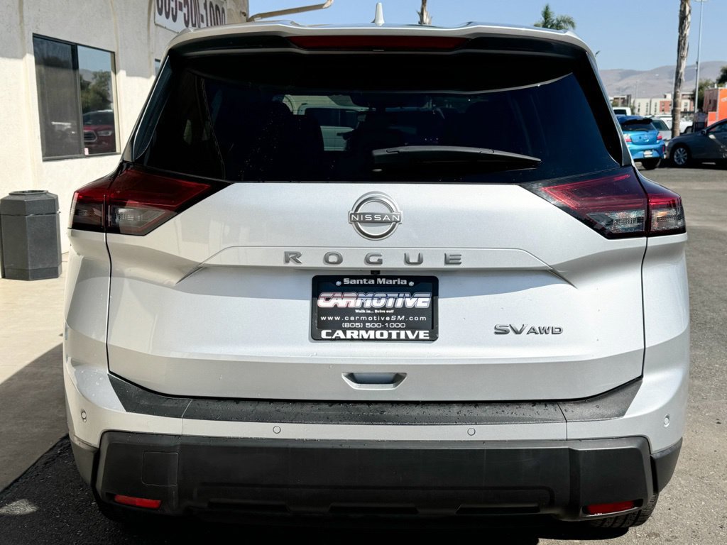Used 2024 Nissan Rogue SV AWD/4WD image 5
