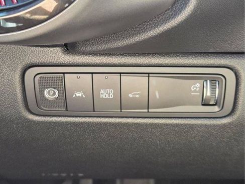 Certified 2025 Chevrolet Equinox EV RS FWD image 28