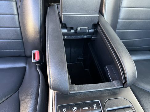 Used 2022 Toyota Highlander XLE image 28