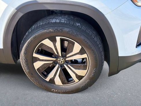 Used 2024 Volkswagen Atlas Cross Sport SE FWD image 5