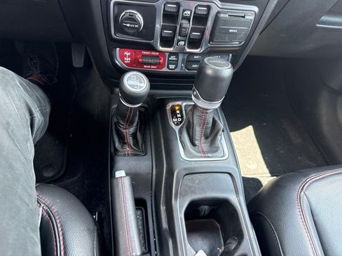 Used 2021 Jeep Gladiator Rubicon AWD/4WD image 11