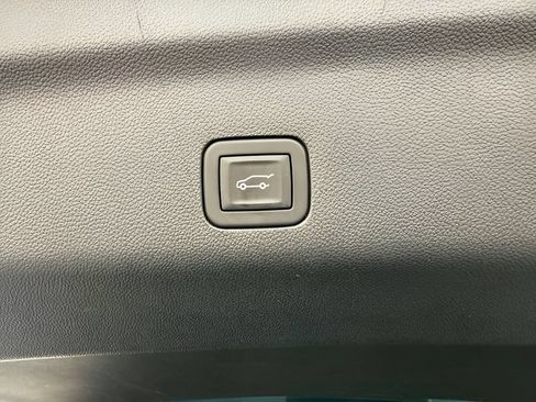 Used 2025 Chevrolet Tahoe RST AWD/4WD image 34