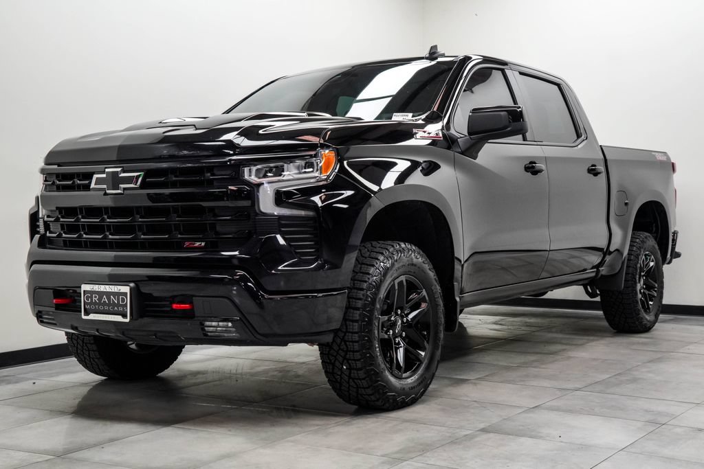 Used 2024 Chevrolet Silverado 1500 LT Trail Boss w/ Convenience Package II AWD/4WD image 9