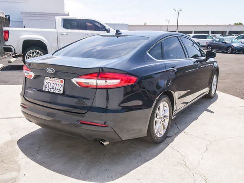 Used 2020 Ford Fusion SE FWD image 9