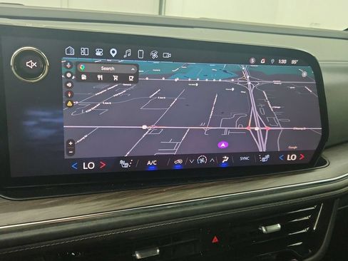 Used 2025 Chevrolet Suburban LT w/ Comfort Package AWD/4WD image 28