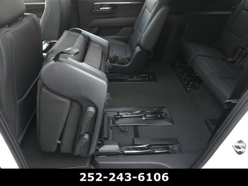 Used 2025 Chevrolet Suburban Z71 w/ Z71 Off-Road Package AWD/4WD image 36
