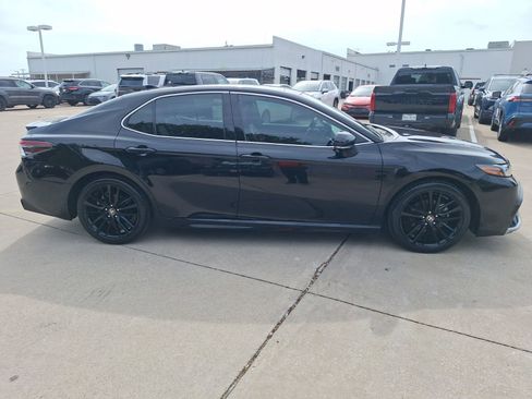 Used 2022 Toyota Camry XSE FWD image 7