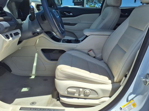 Used 2023 GMC Acadia Denali w/ Denali Technology Package FWD image 22