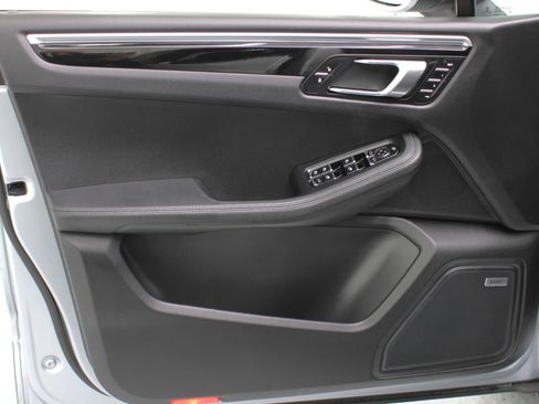 Used 2017 Porsche Macan S image 36