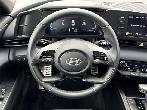 Certified 2025 Hyundai Elantra Sport image 9