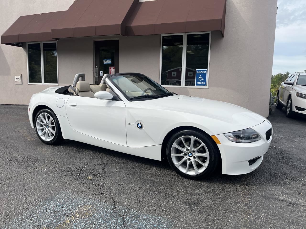 Used 2008 BMW Z4 3.0i RWD image 17