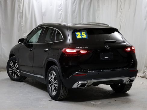 Used 2025 Mercedes-Benz GLA 250 4MATIC image 9