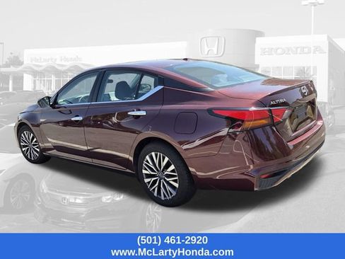 Used 2024 Nissan Altima 2.5 SV FWD image 3