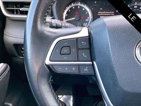 Used 2024 Toyota Highlander LE image 11