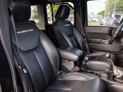 Used 2015 Jeep Wrangler Unlimited Rubicon AWD/4WD image 24