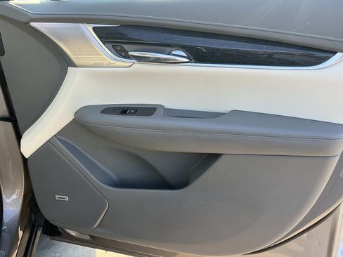 Used 2022 Cadillac XT6 Premium Luxury FWD image 25